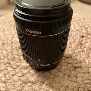 Canon EFS 18-55mm macro 0.25m/0.8ft lens